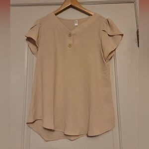 NILOUFO Women's Cream Button-Detail Top. NWT. Size Small